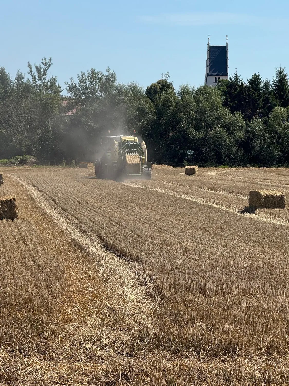 Stanglhof Sengkofen - Bauernhof - Trecker im Feld